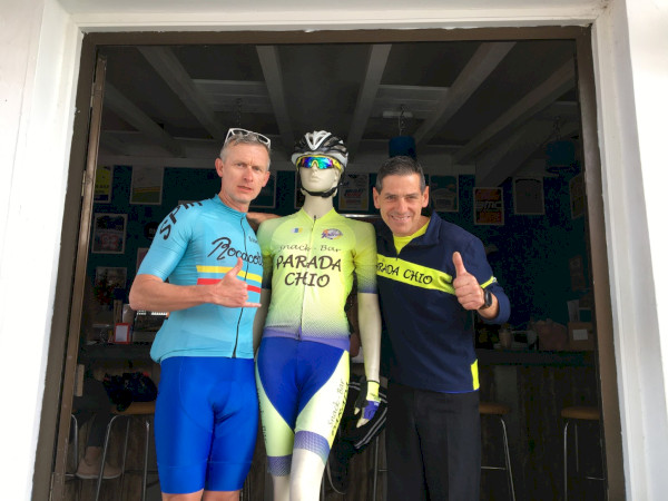Radfahrt nach Chio mit Stopp im Kult Café