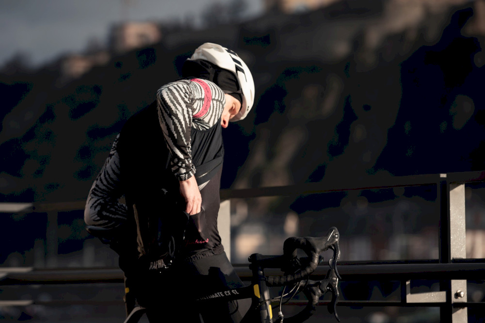 Radfahren in den winterlichen Koblenzer Rheinanlagen